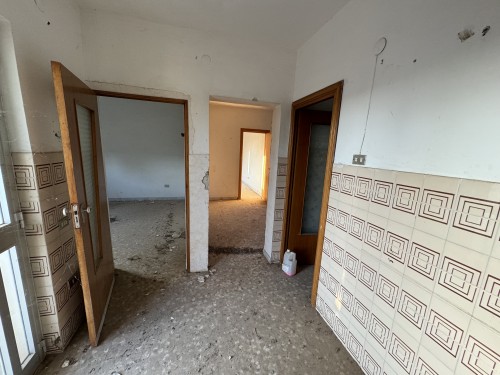 Villa Da Ristrutturare Con PdC Approvato Per Demolizione e Ricostruzione.
